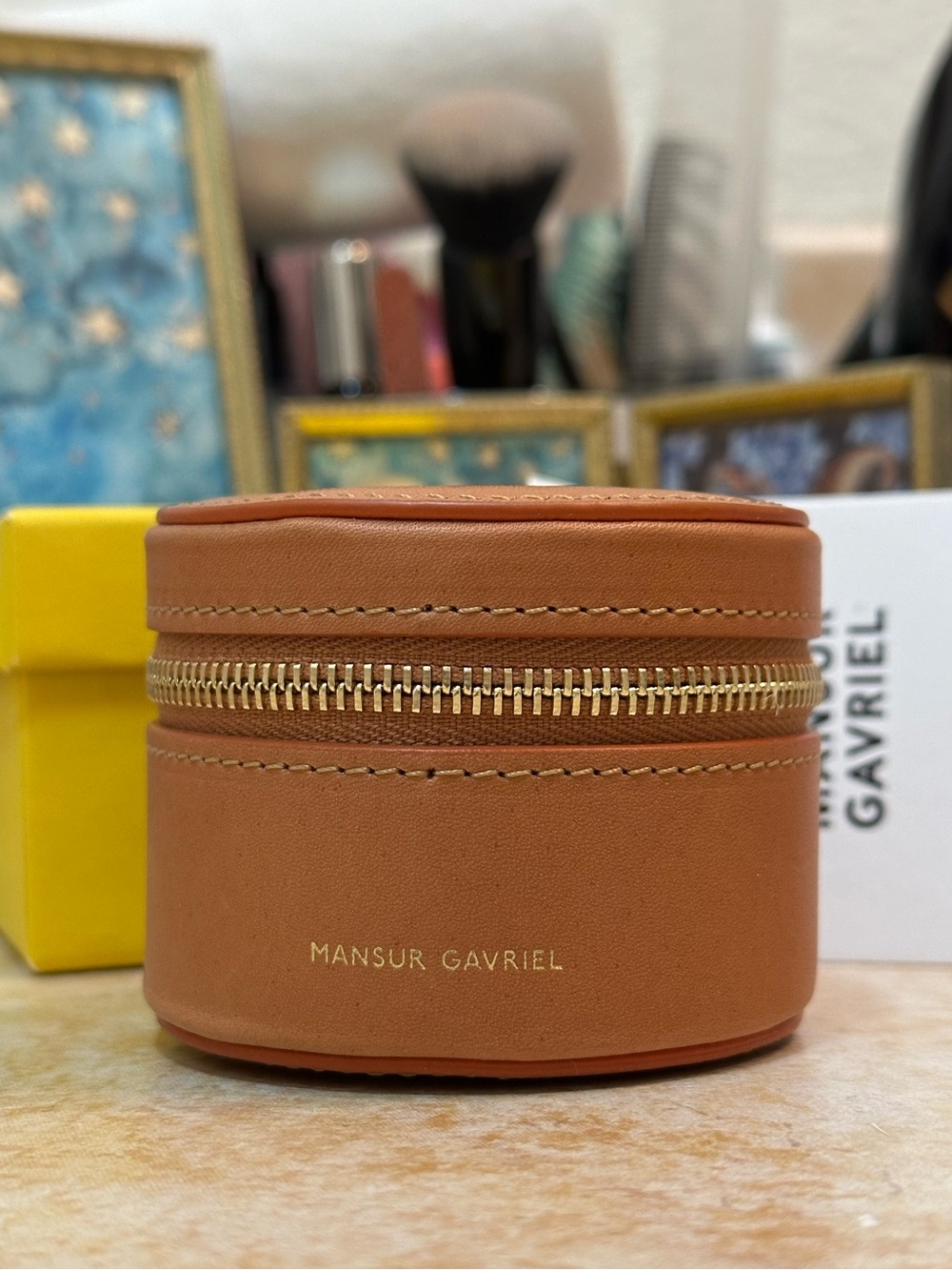 NWT Mansur Gavriel Round Leather Zip Jewelry Case Cammelo - Picture 2 of 8